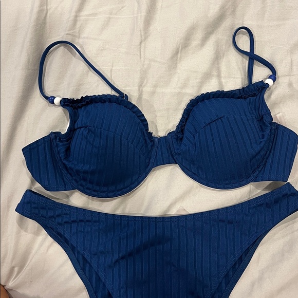 Two piece bikini - Picture 2 of 4